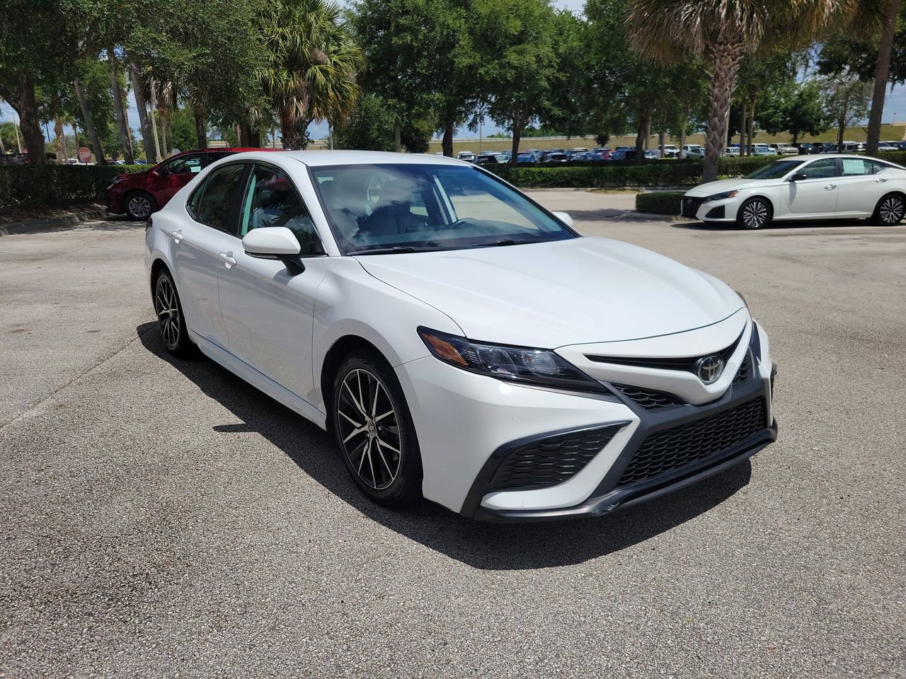 Used 2023 Toyota Camry SE w/ Convenience Package FWD image 2