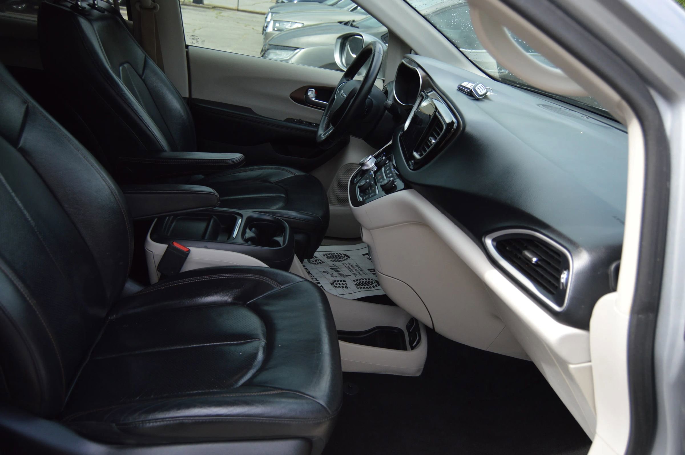 Used 2018 Chrysler Pacifica Touring-L w/ Advanced Safetytec Group FWD image 21