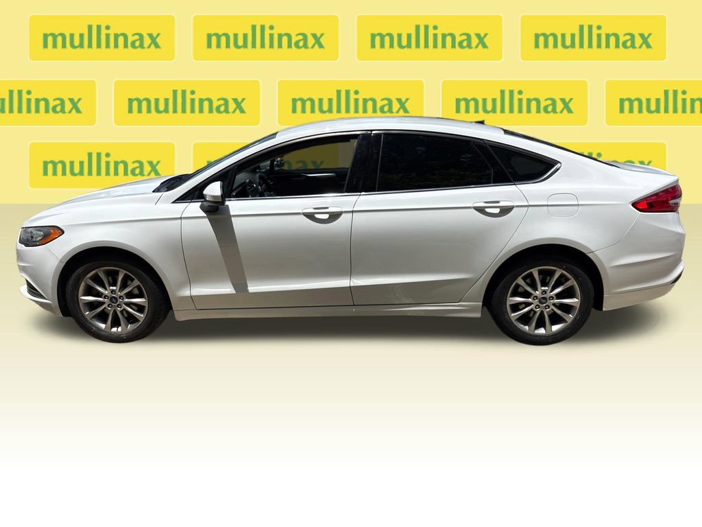 Used 2017 Ford Fusion SE w/ Fusion SE Technology Package FWD image 10