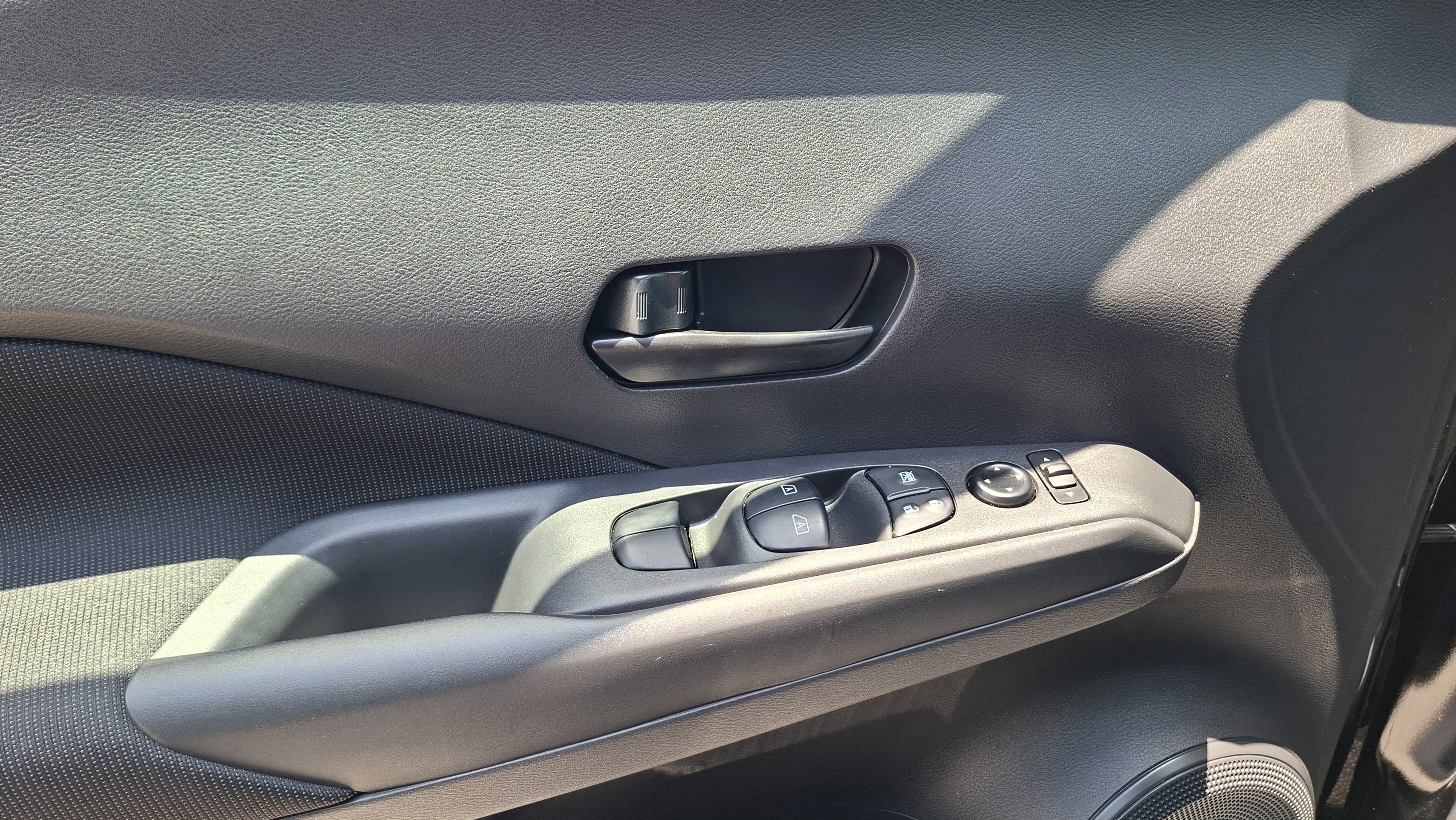 Used 2025 Nissan Kicks Play S FWD image 17
