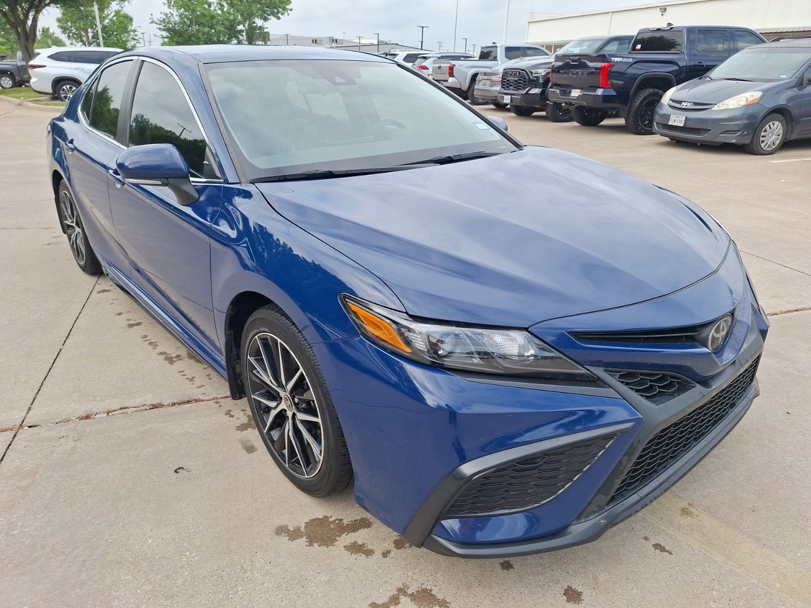 Used 2023 Toyota Camry SE FWD image 8