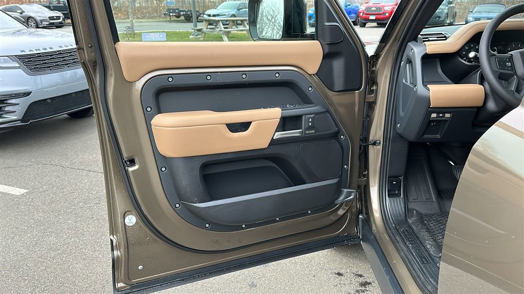 New 2026 Land Rover Defender 110 X-Dynamic SE image 8