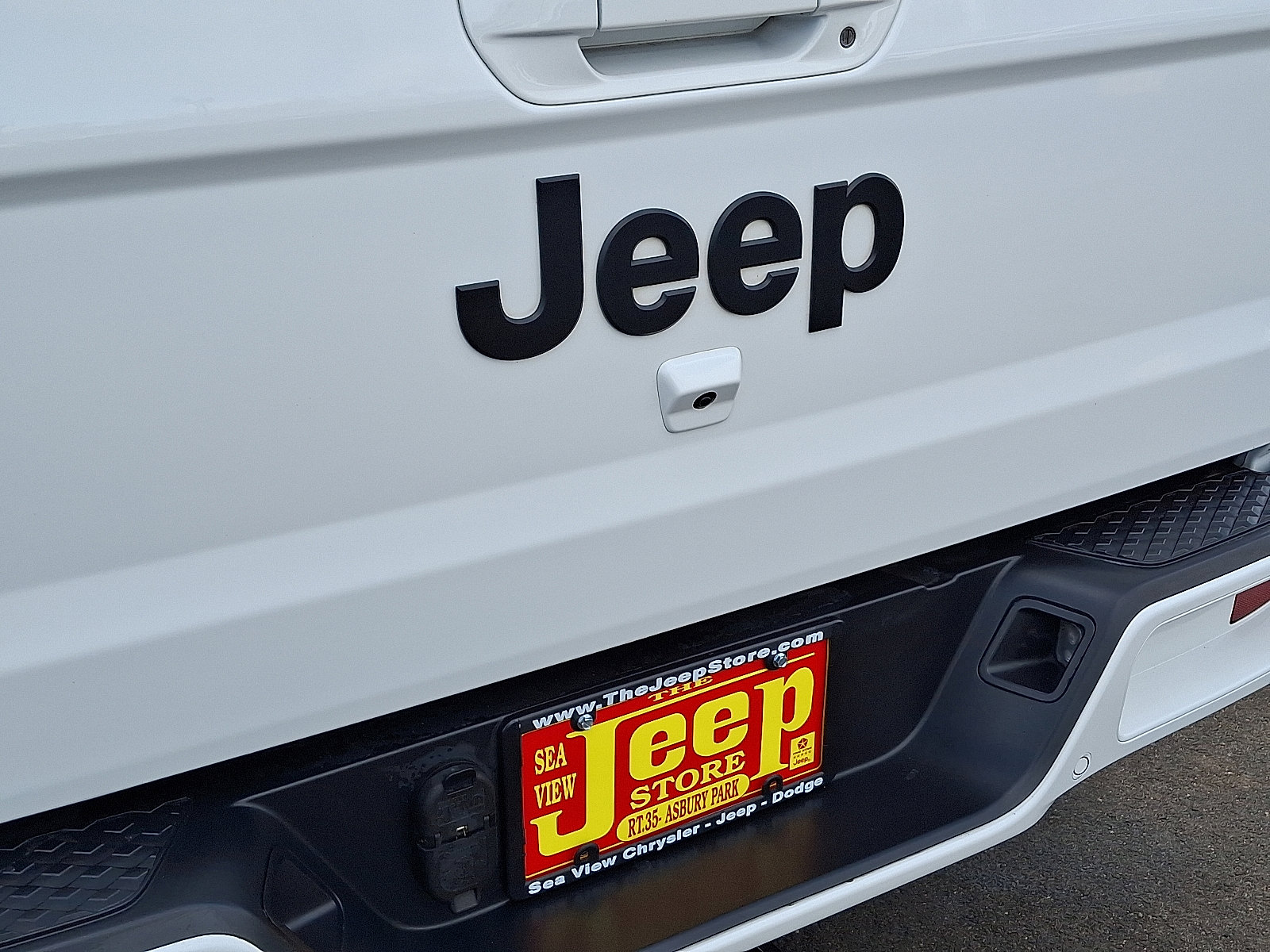 Certified 2022 Jeep Gladiator Overland AWD/4WD image 30