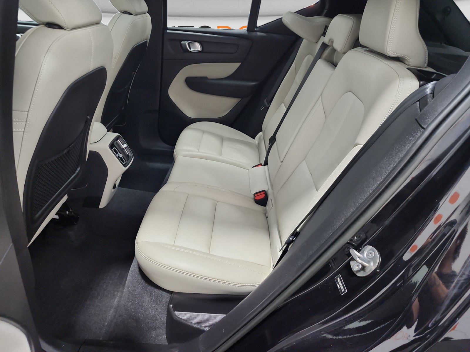 Used 2023 Volvo XC40 B5 Ultimate w/ Protection Package Premier AWD/4WD image 15