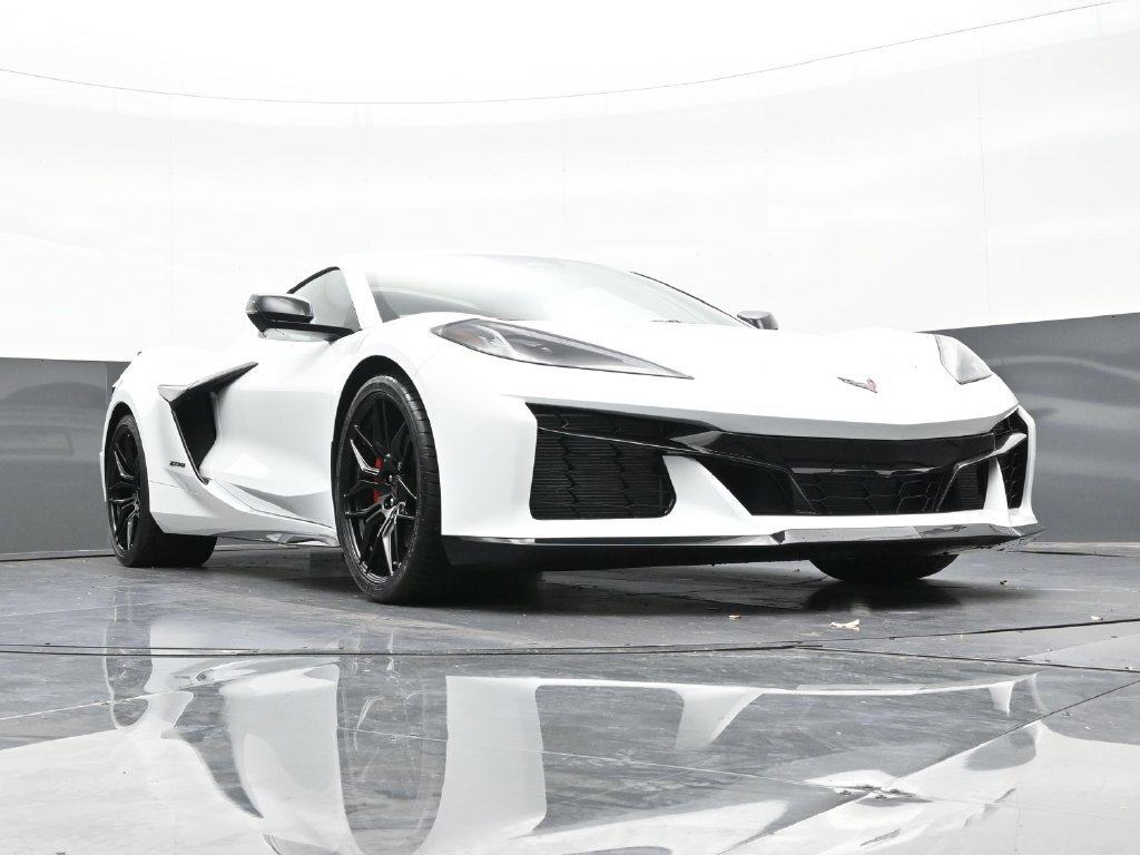 Used 2027 Chevrolet Corvette Z06 RWD image 32