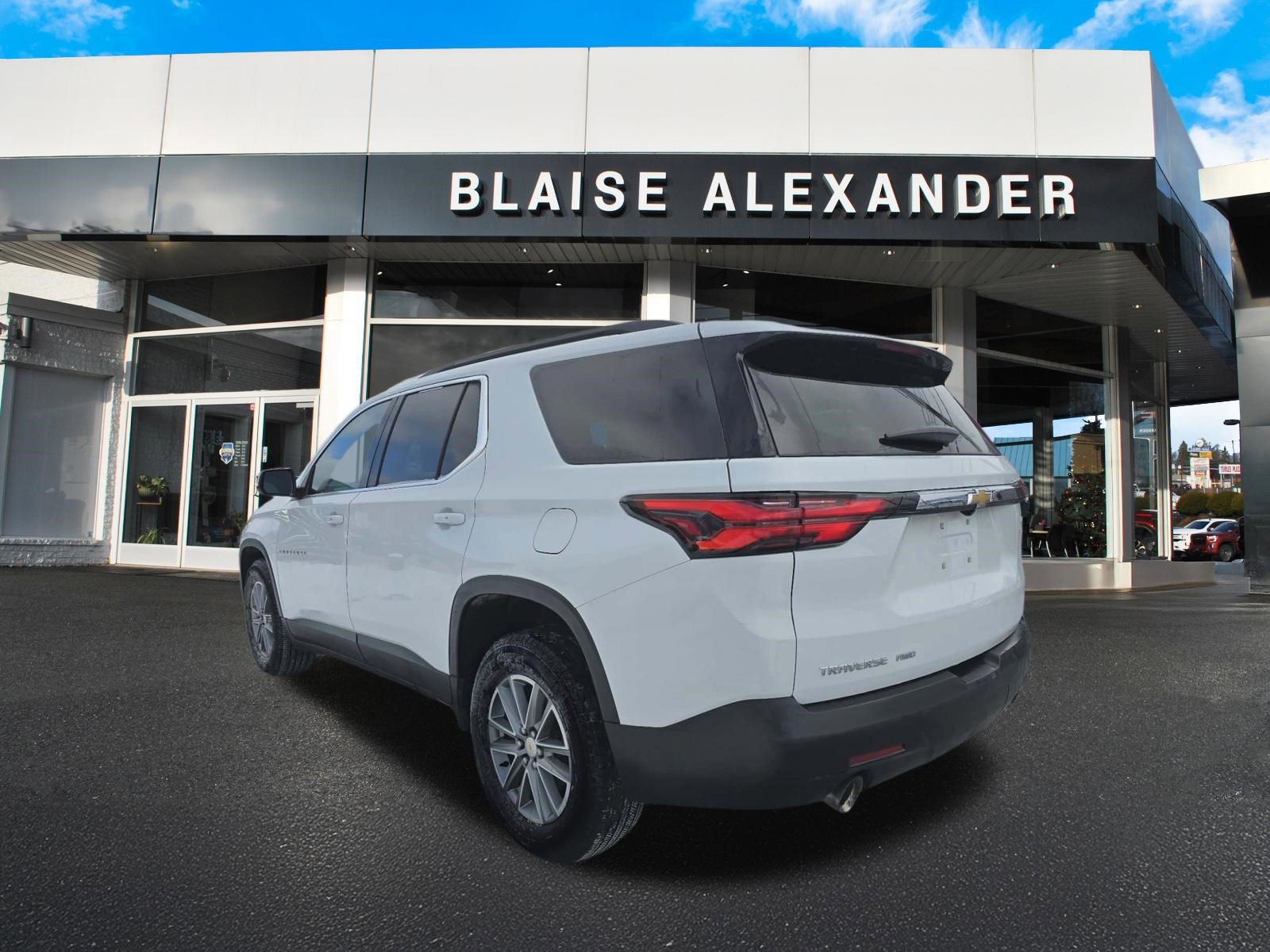 Used 2023 Chevrolet Traverse LT AWD/4WD image 5