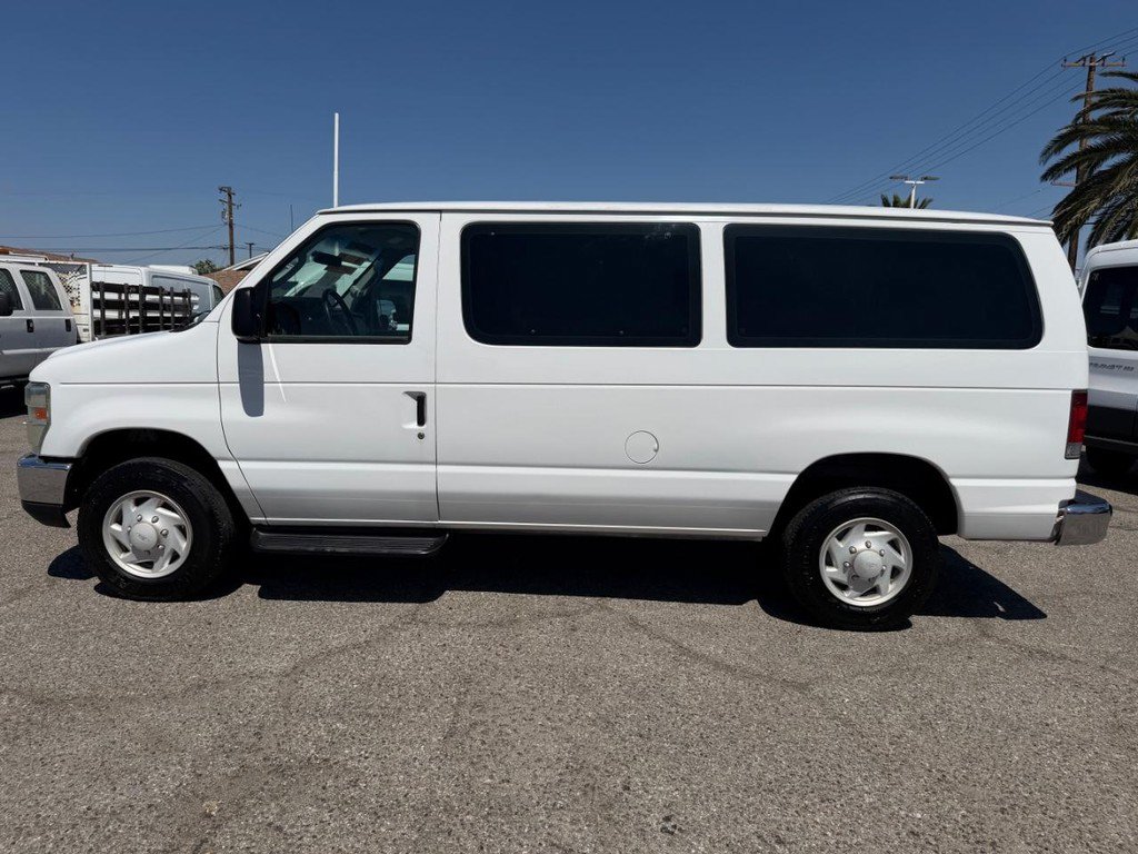 Used 2009 Ford E-350 and Econoline 350 Super Duty Wagon RWD image 10