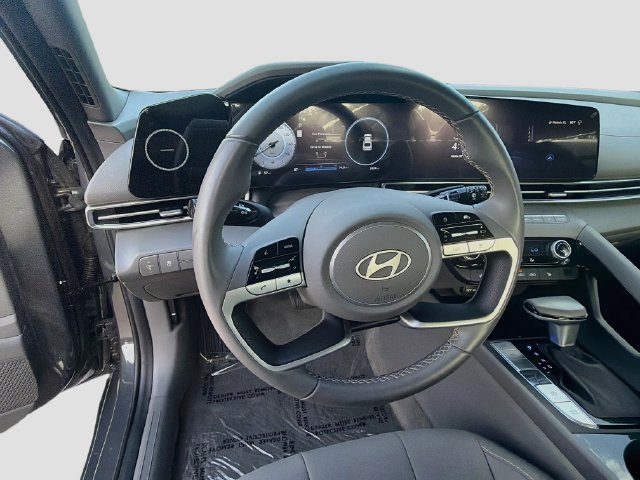 Certified 2025 Hyundai Elantra SEL FWD image 12