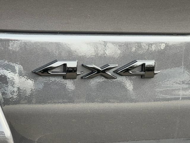 Used 2025 Jeep Grand Cherokee Limited w/ Black Appearance Package image 10