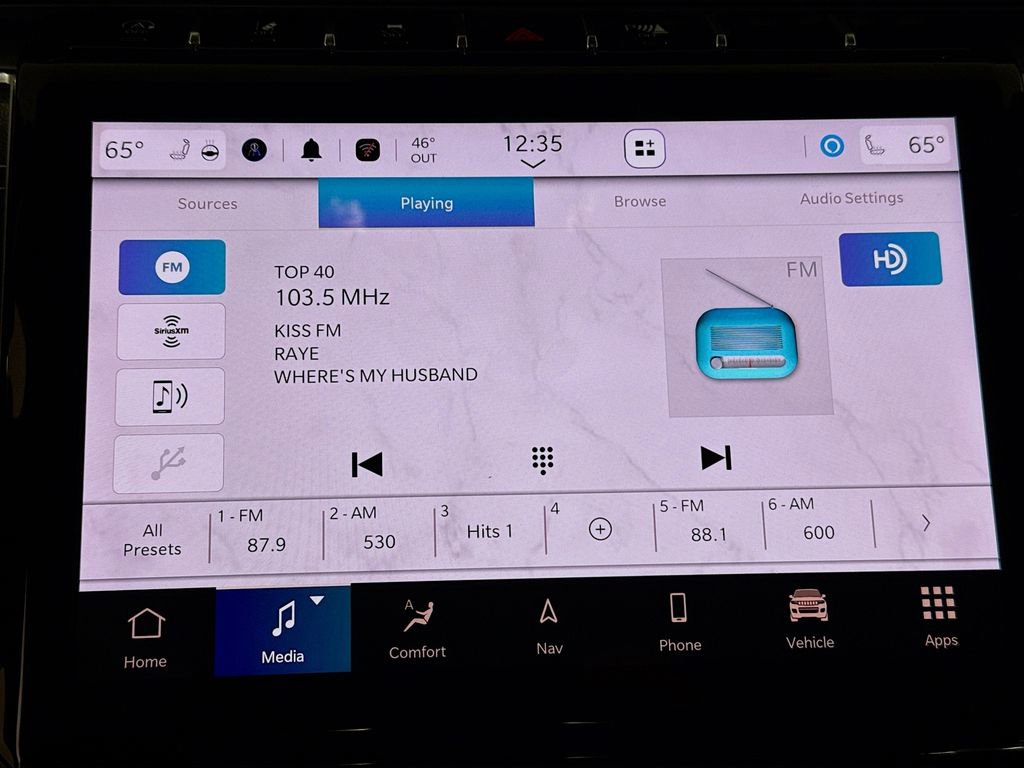 Used 2025 Jeep Grand Cherokee Limited w/ Trailer Tow Package AWD/4WD image 14