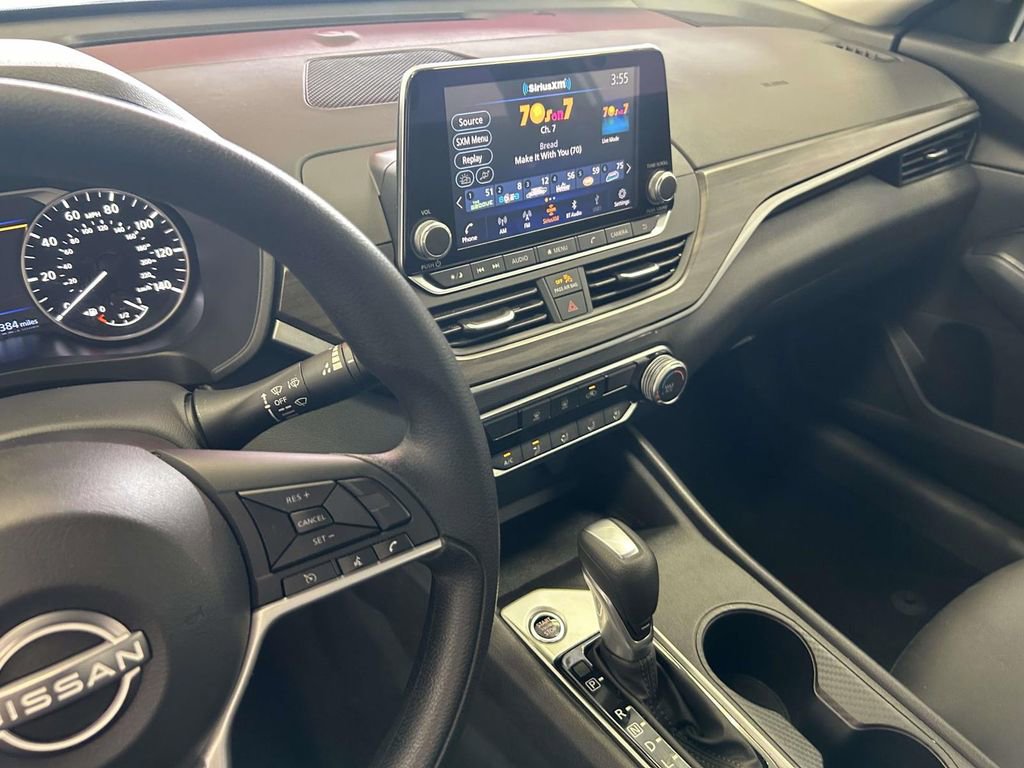 Used 2025 Nissan Altima 2.5 SV FWD image 19