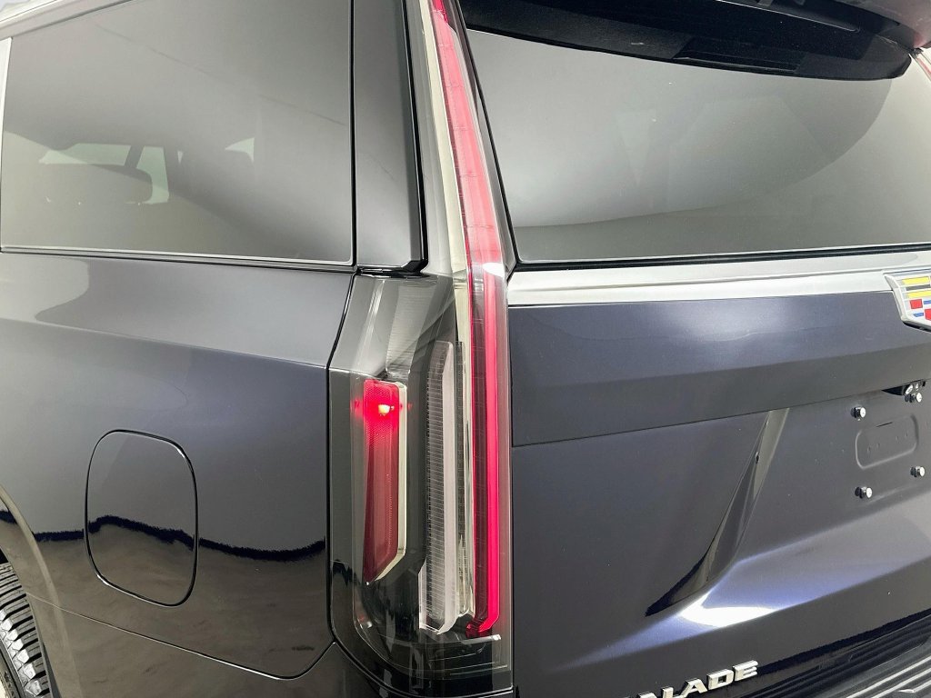 Used 2023 Cadillac Escalade ESV Premium Luxury AWD/4WD image 44