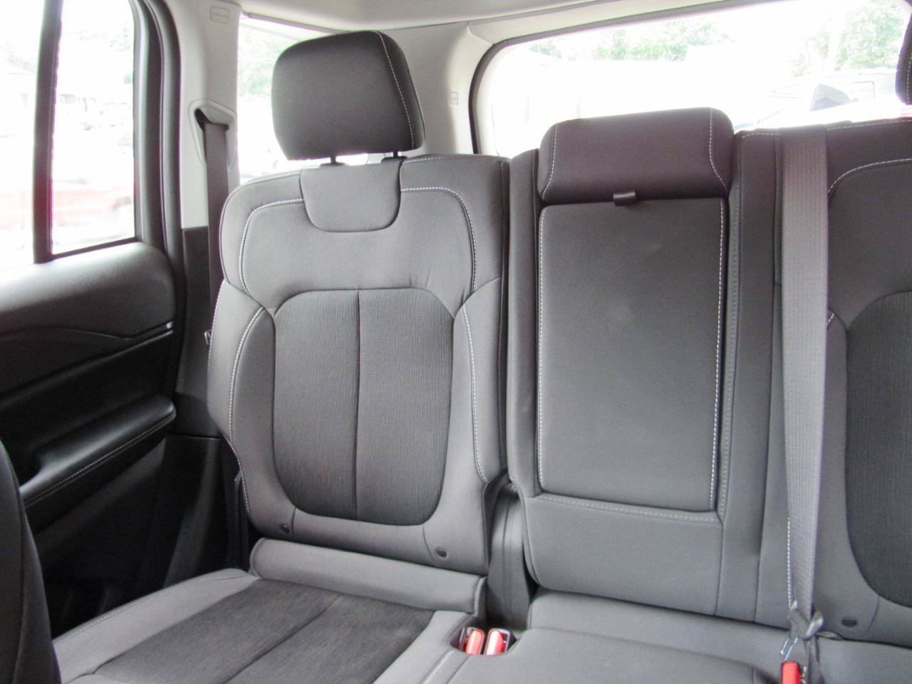 Used 2024 Jeep Grand Cherokee Laredo X AWD/4WD image 8