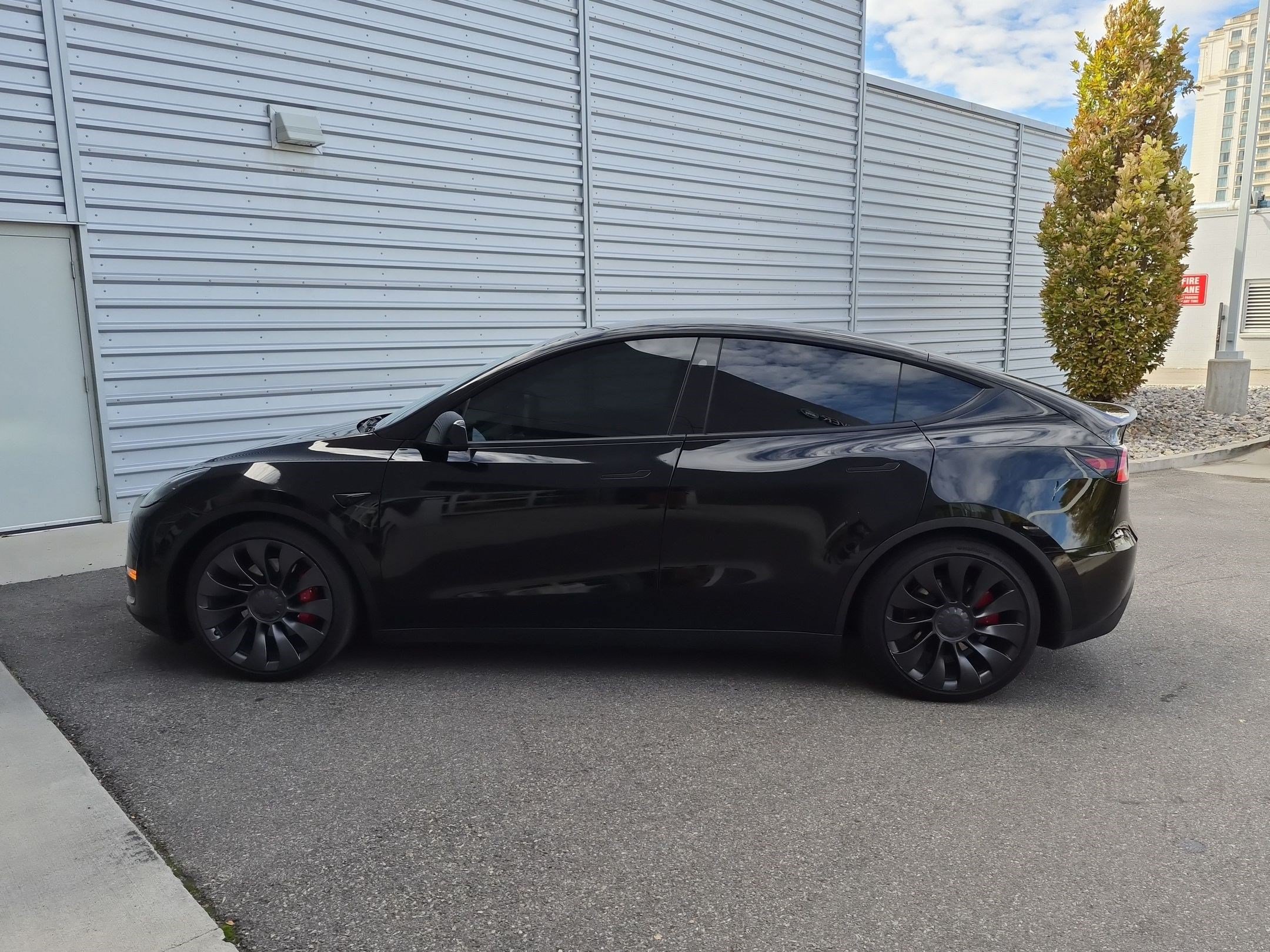 Used 2025 Tesla Model Y Performance AWD/4WD image 8