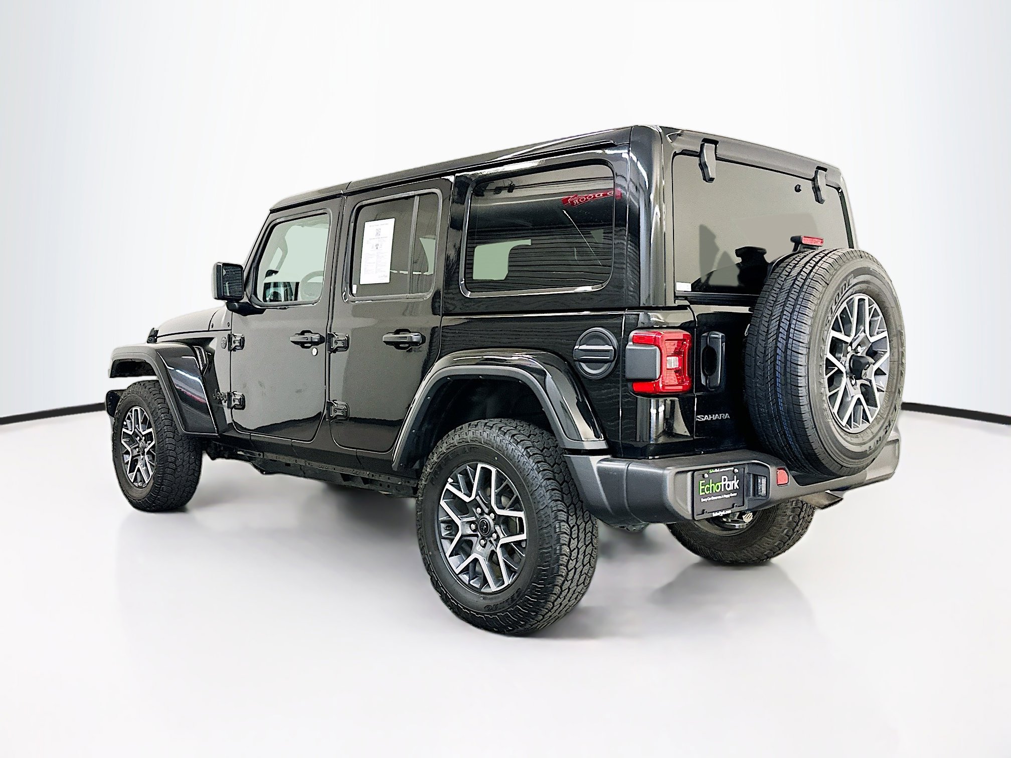 Used 2025 Jeep Wrangler Unlimited Sahara AWD/4WD image 5