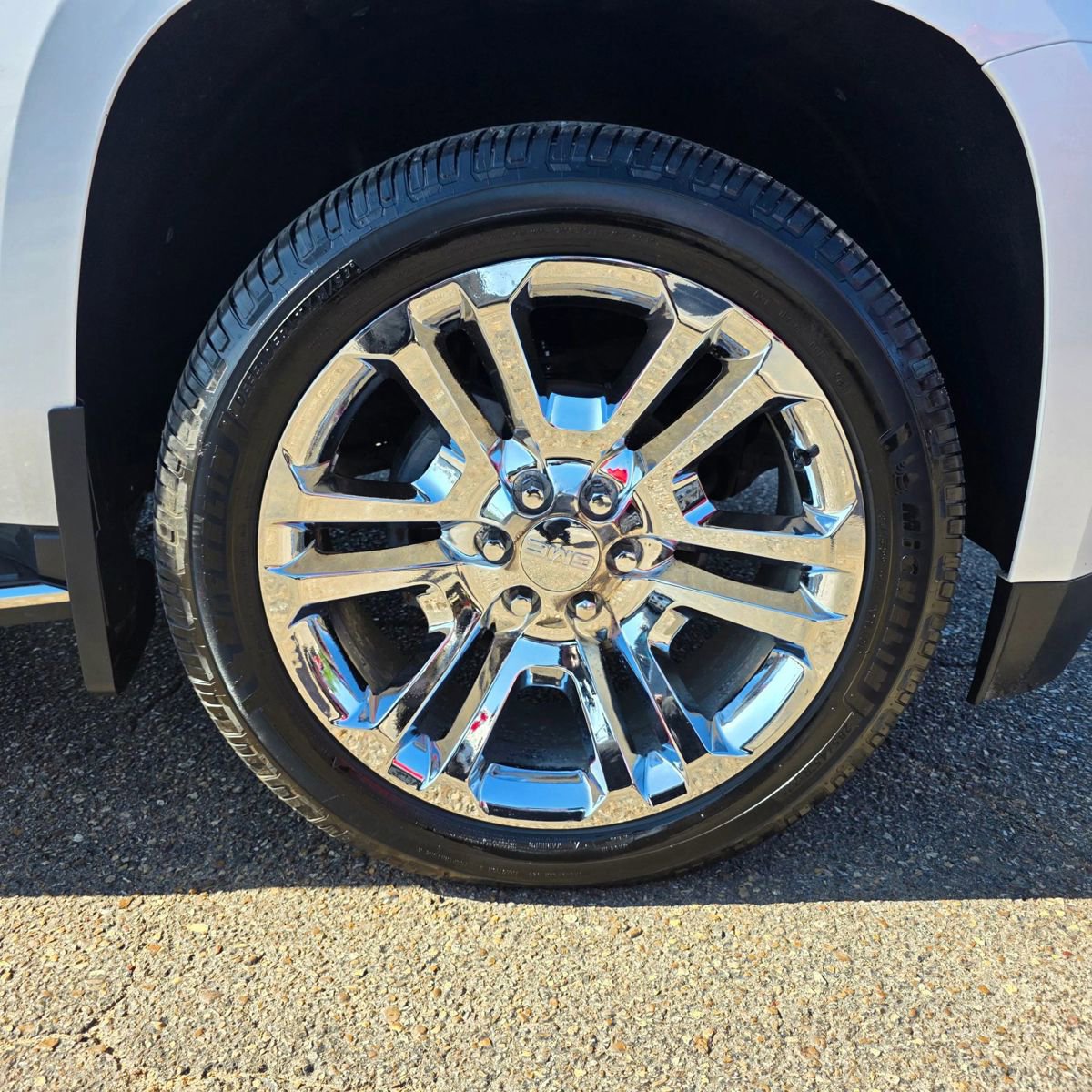Used 2018 GMC Yukon SLT w/ Premium Edition AWD/4WD image 10