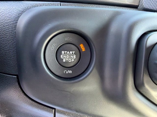 Used 2019 Jeep Wrangler Unlimited Sahara w/ Uconnect 4C Nav & Sound Group AWD/4WD image 17