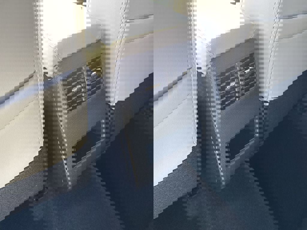 New 2025 Mitsubishi Outlander SE image 30