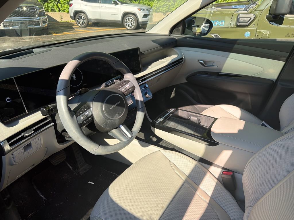 Used 2025 Hyundai Tucson Limited AWD/4WD image 8