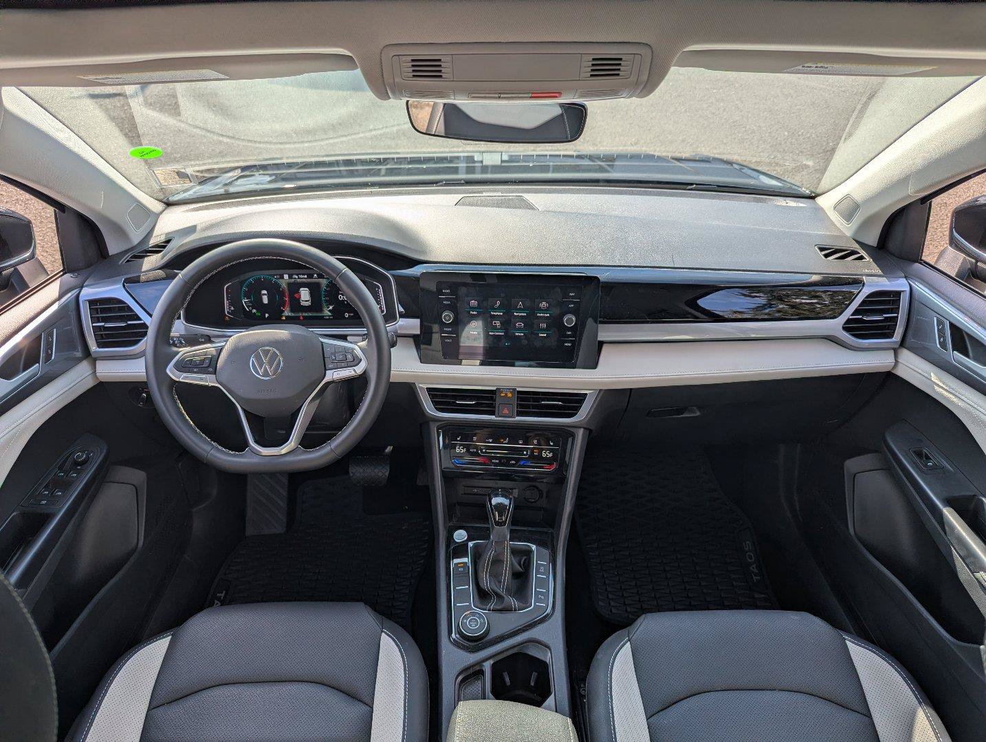 Used 2025 Volkswagen Taos SEL AWD/4WD image 25