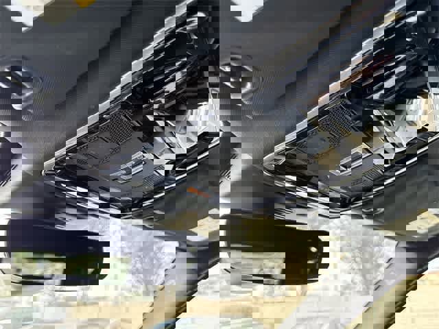 Used 2017 Land Rover Range Rover Sport SE image 26