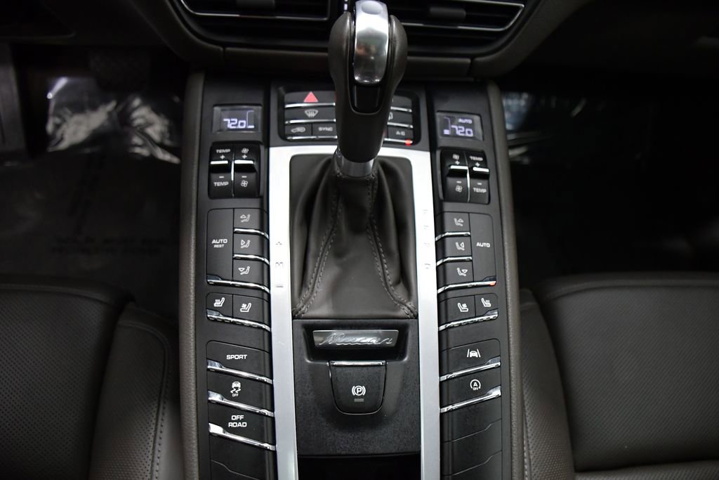 Used 2021 Porsche Macan image 14