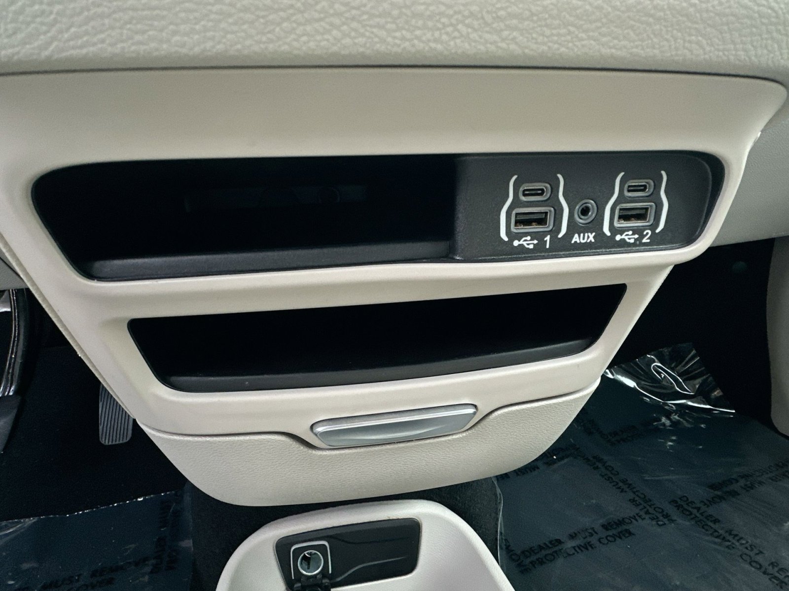 Used 2023 Chrysler Pacifica Touring-L image 30