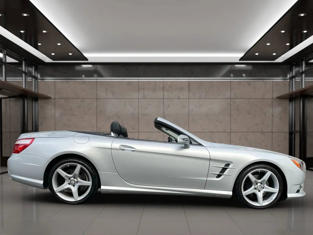 Used 2016 Mercedes-Benz SL 550 w/ Driver Assistance Package image 14