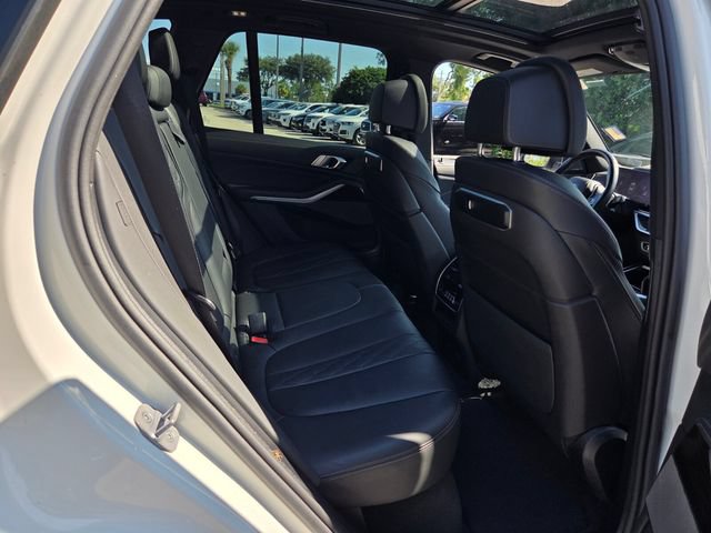 Used 2025 BMW X5 xDrive50e AWD/4WD image 23