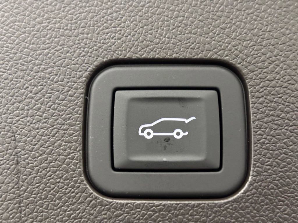 New 2026 GMC Terrain Denali w/ LPO, Black Badging Package image 13