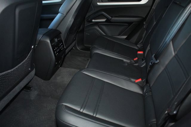 Certified 2025 Porsche Cayenne Coupe image 24