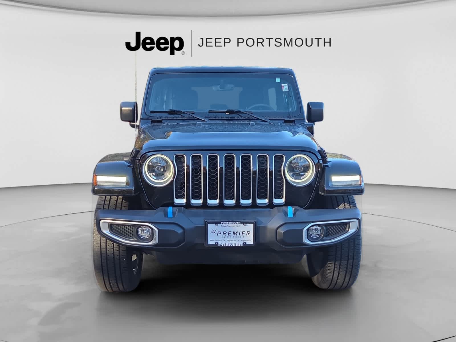 Used 2023 Jeep Wrangler Unlimited Sahara w/ Cold Weather Group AWD/4WD image 2
