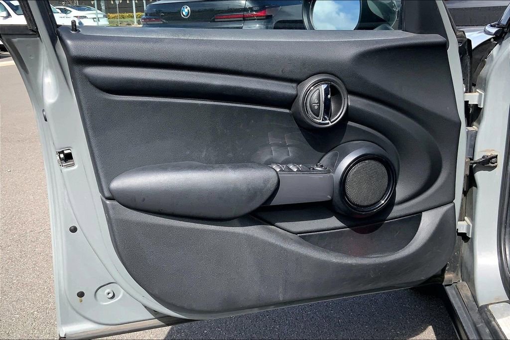 Used 2018 MINI Cooper 4-Door Hardtop image 17