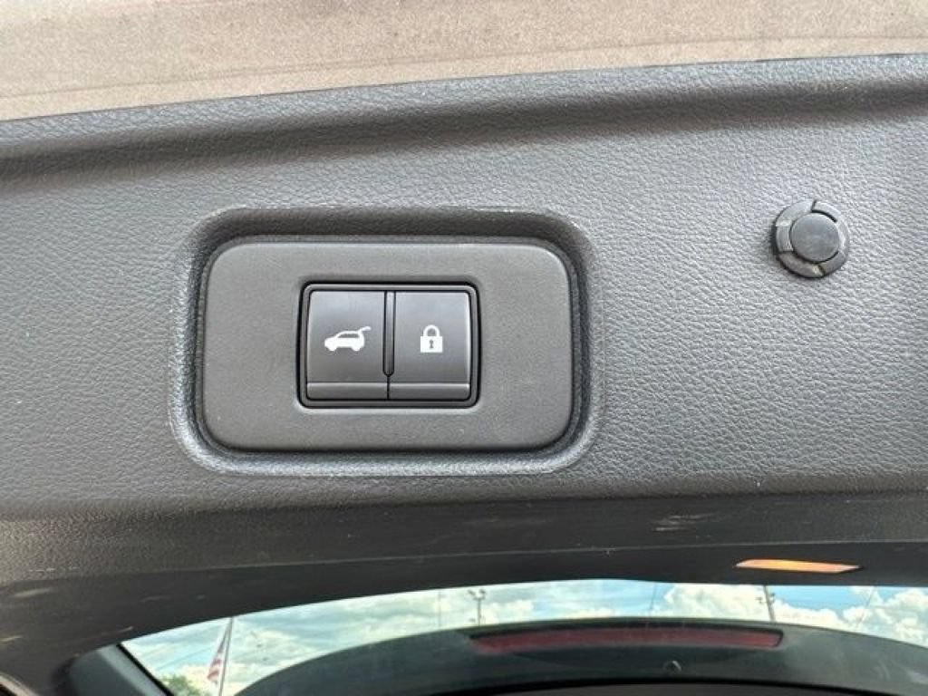 Used 2025 Nissan Pathfinder SV AWD/4WD image 27