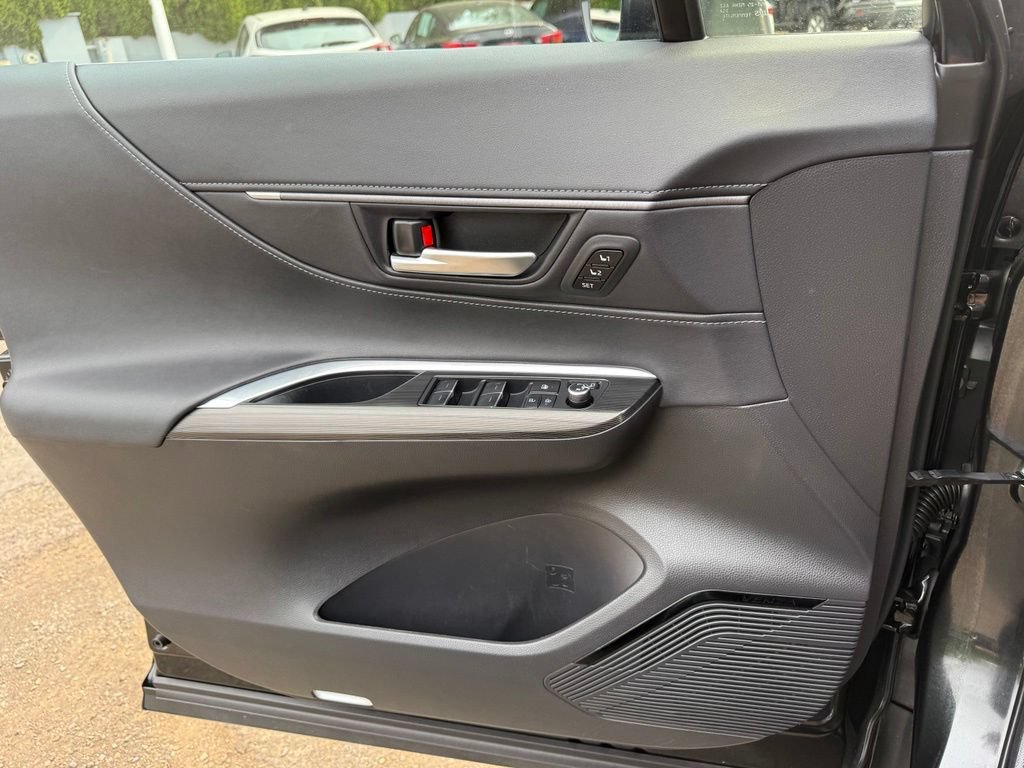 Certified 2024 Toyota Venza XLE AWD/4WD image 22