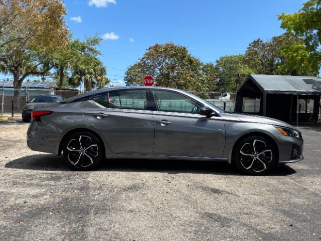 Used 2024 Nissan Altima 2.5 SR w/ SR Premium Package FWD image 4
