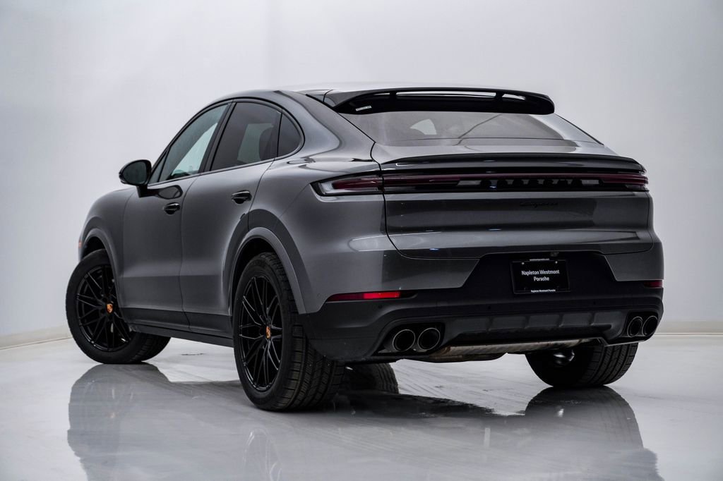 Certified 2025 Porsche Cayenne Coupe image 3