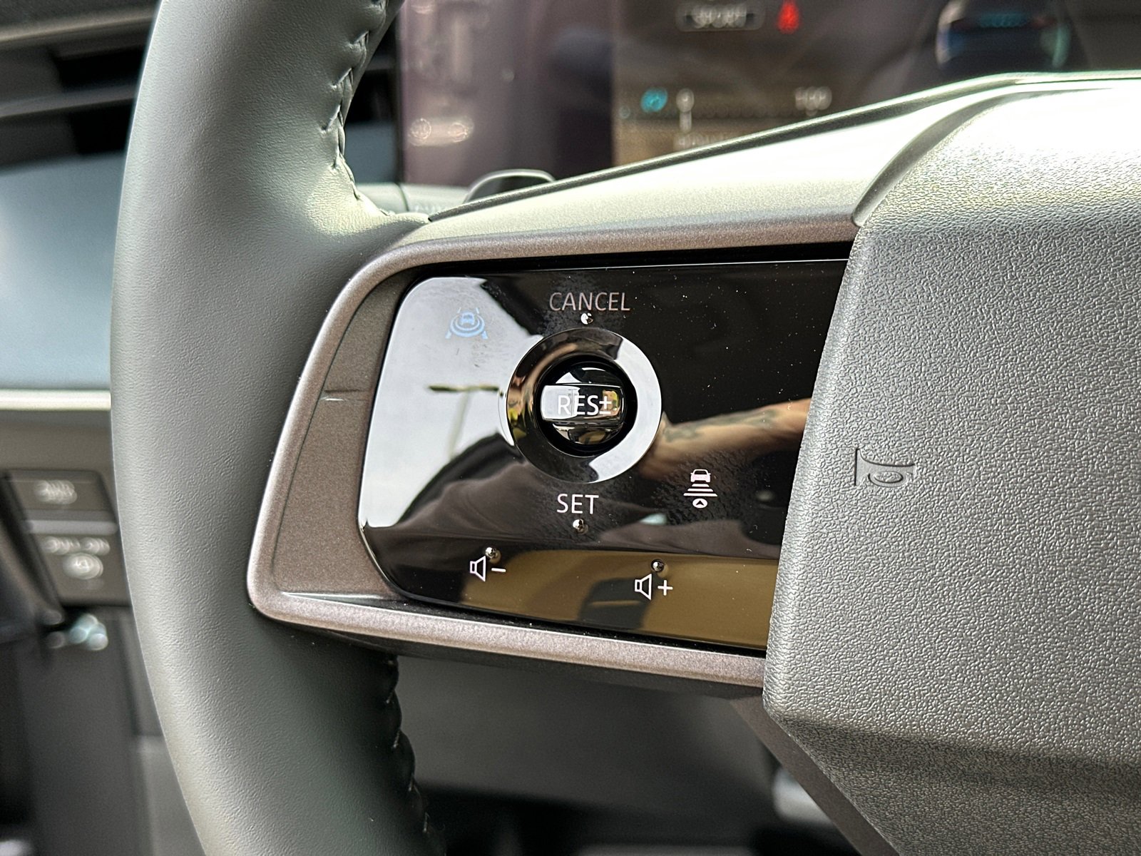 New 2026 Nissan Leaf SV+ w/ Floor Mat Package (SV+) image 25