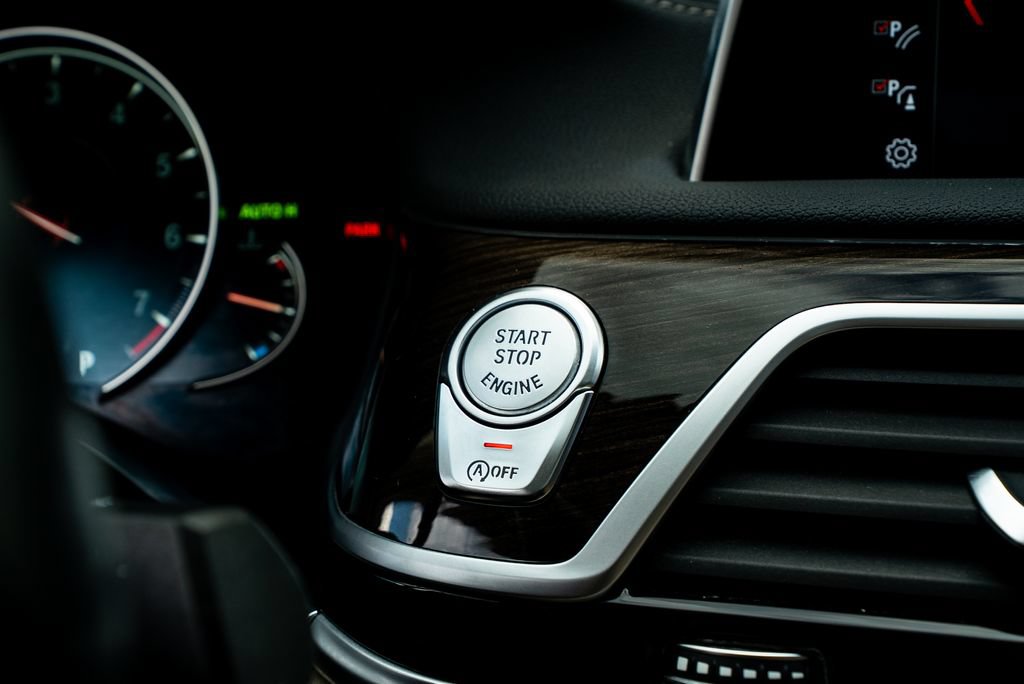 Used 2018 BMW 740i RWD image 31