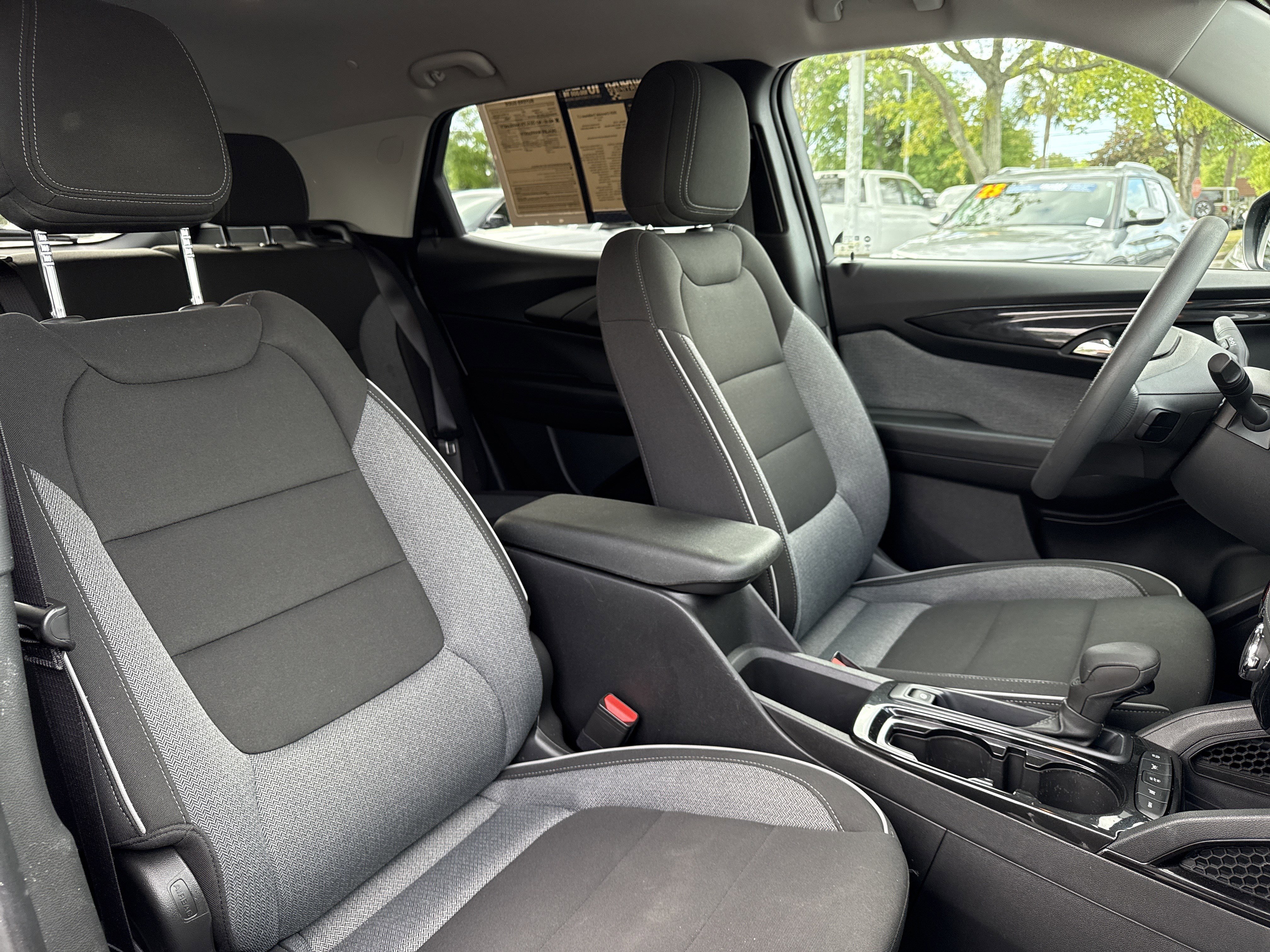 Used 2025 Chevrolet TrailBlazer LT image 31