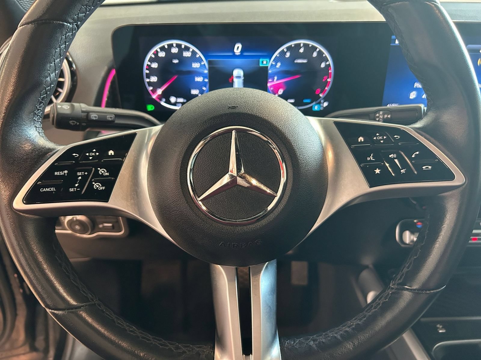 Used 2025 Mercedes-Benz GLB 250 image 28