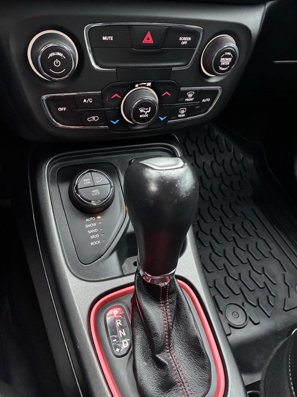 Used 2018 Jeep Compass Trailhawk image 19