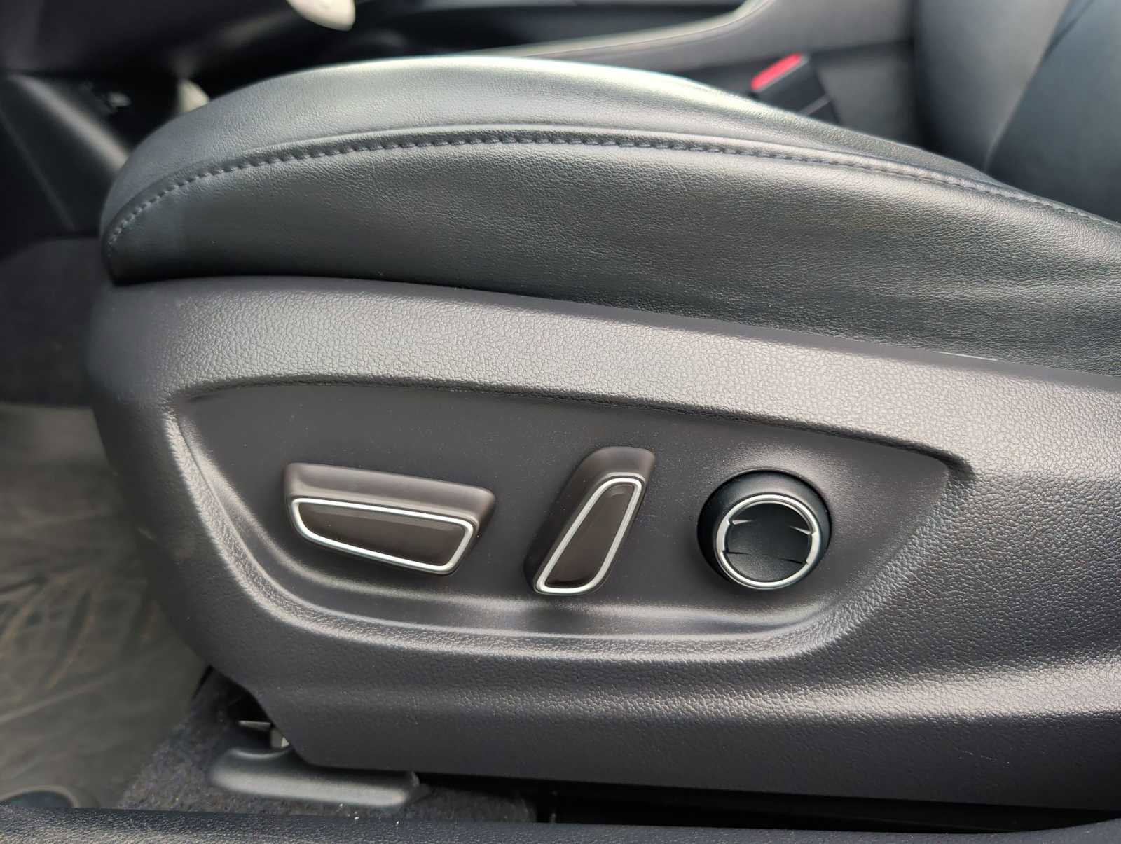 Used 2017 Toyota Prius Prime Advanced image 15