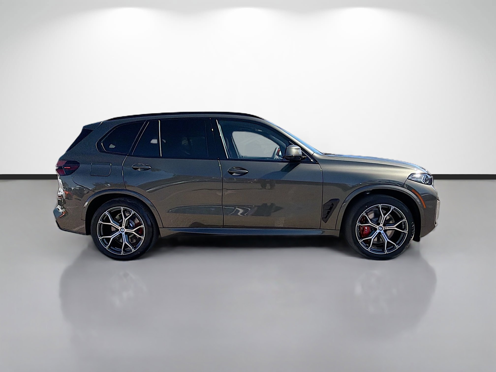 New 2026 BMW X5 xDrive50e w/ M Sport Package image 2
