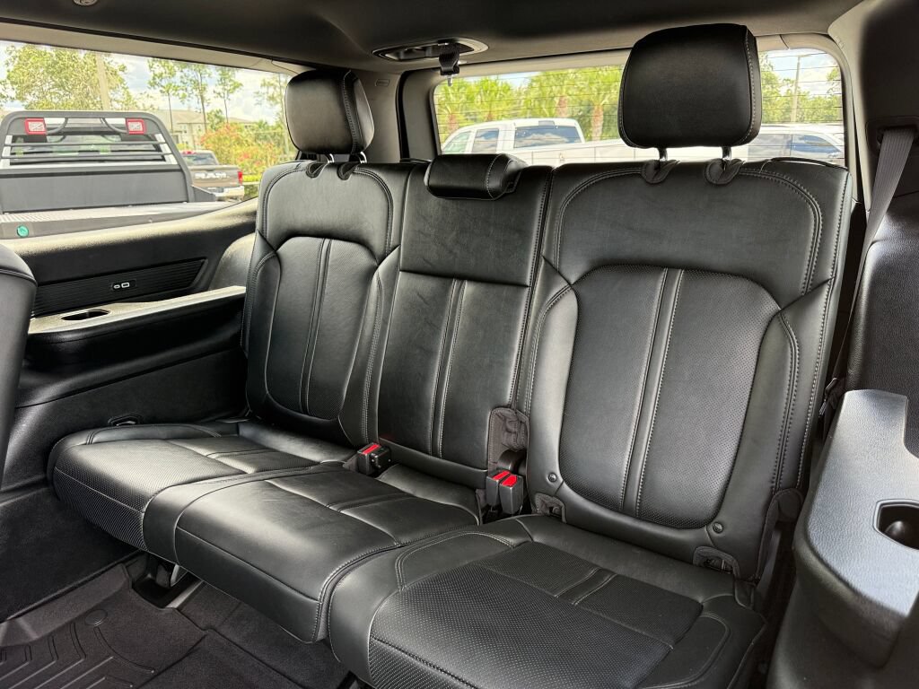 Used 2023 Jeep Wagoneer Series II RWD image 12
