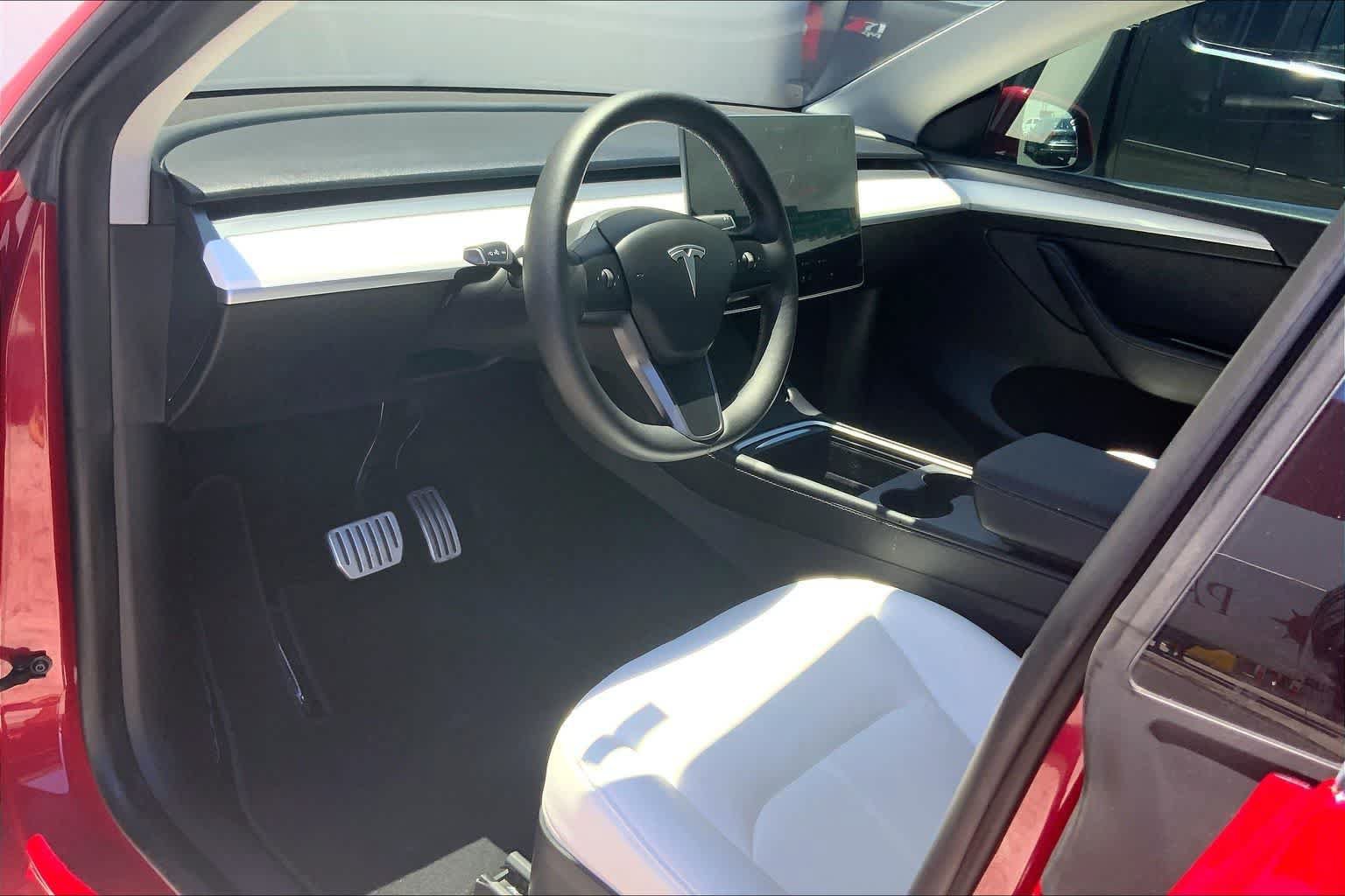 Used 2022 Tesla Model Y Performance AWD/4WD image 2
