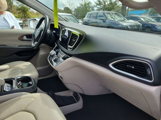 Used 2018 Chrysler Pacifica Touring-L image 34