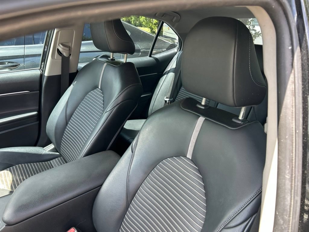 Used 2022 Toyota Camry SE FWD image 13
