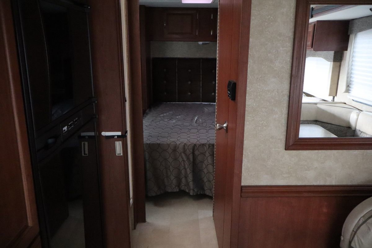 Used 2015 Ford E-450 and Econoline 450 Super Duty w/ Motorhome Prep Package image 48