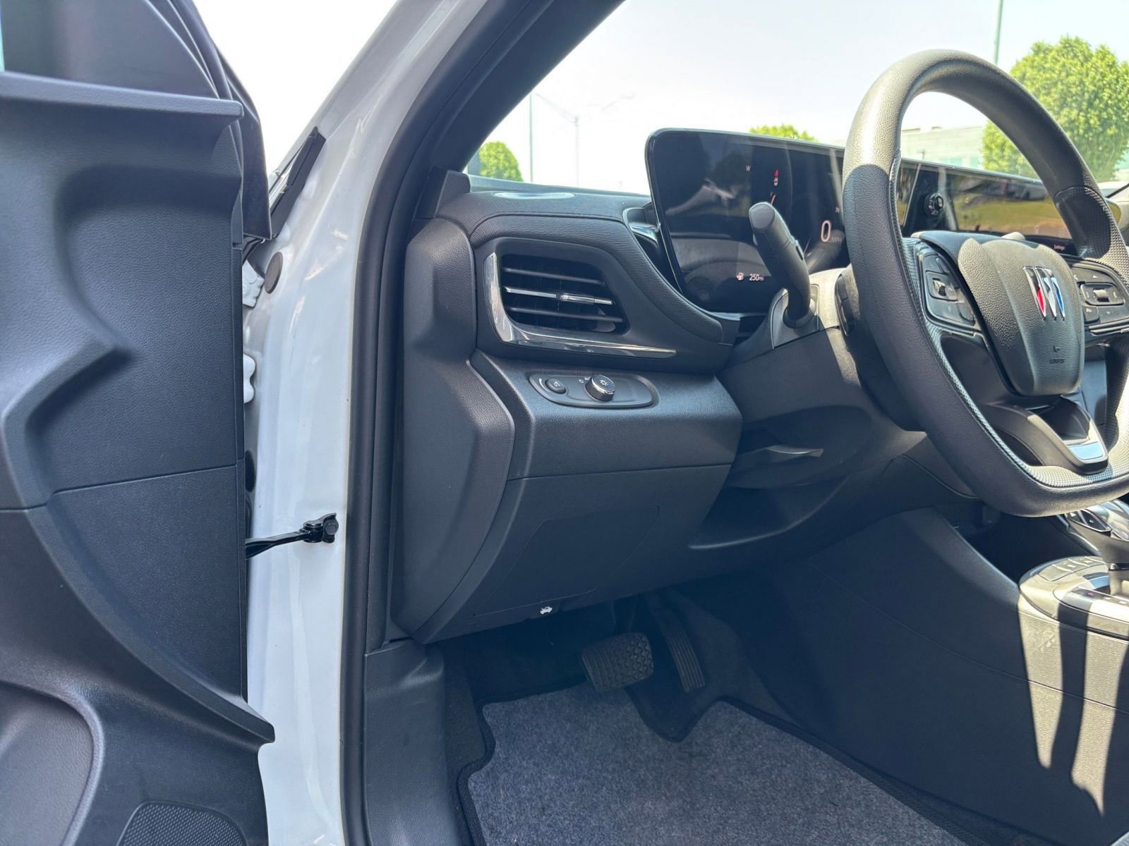 Used 2025 Buick Envista Preferred FWD image 33